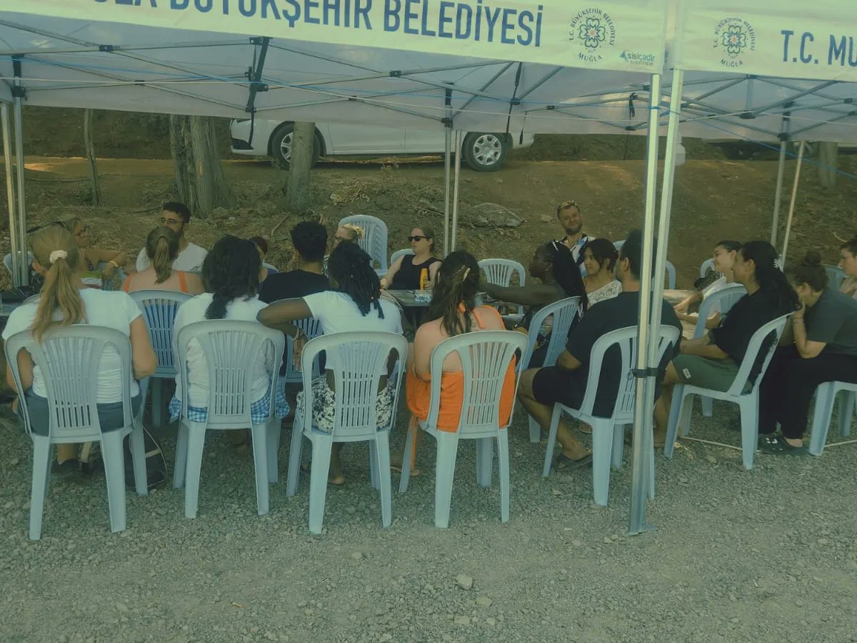 Muğla Büyükşehir Belediyesi ve SHUDER Muğla Şubesinin ortaklaşa düzenlediği ve Liverpool Hope Üniversitesinin katılım sağladığı Sosyal Hizmet Kampı’nın beşincisini 02-07 Eylül tarihleri arasında Dalaman Kille Koyu'nda gerçekleştirdik. Katılım sağlayan herkese teşekkür ederiz.