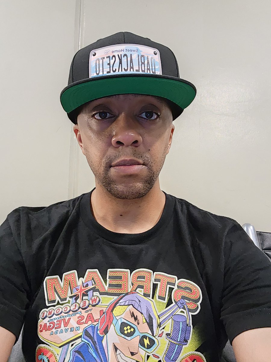 dablackseto's tweet image. Redeye to San Diego, #TwitchCon bound. Even added an extra name tag if you can't tell it's me, lol. See you there. #bigcreatxr #teamb42