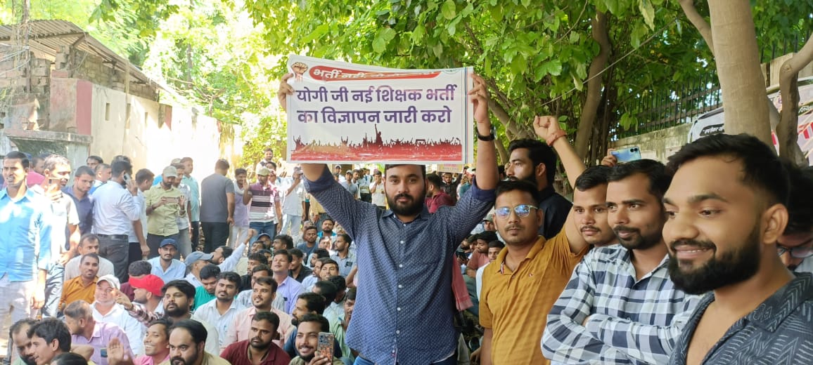 अभिषेक तिवारी (प्रदेश अध्यक्ष) (@abhishekt2018) on Twitter photo नई शिक्षक भर्ती विज्ञापन हेतु यह लड़ाई निरंतर जारी रहेगी🙏
<a href="/kmrvivek14/">VIVEK KUMAR</a> <a href="/mprashanttiwari/">Prashant Tiwari Arnav</a> <a href="/narendramodi/">Narendra Modi</a> नई शिक्षक भर्ती विज्ञापन हेतु यह लड़ाई निरंतर जारी रहेगी🙏
<a href="/kmrvivek14/">VIVEK KUMAR</a> <a href="/mprashanttiwari/">Prashant Tiwari Arnav</a> <a href="/narendramodi/">Narendra Modi</a>
