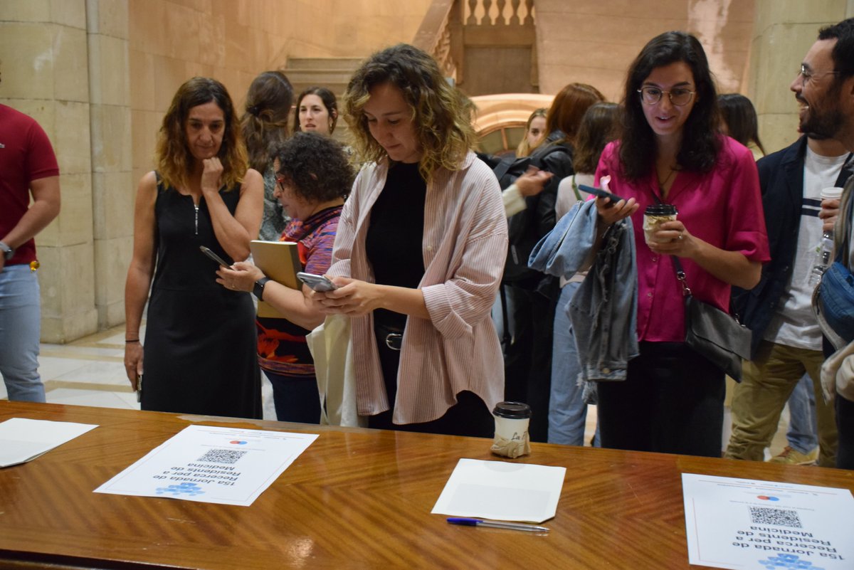 primariaicscat's tweet photo. Celebrem la 15a Jornada de #RecercaAPBCN per a Residents de medicina.

Un acte per conèixer els resultats en investigació adquirits durant la residència en medicina de família i comunitària i el comiat de la promoció que va començar amb la pandèmia (2020-2024).
#ResidentsAPBCN https://t.co/PnU8P9aZlv