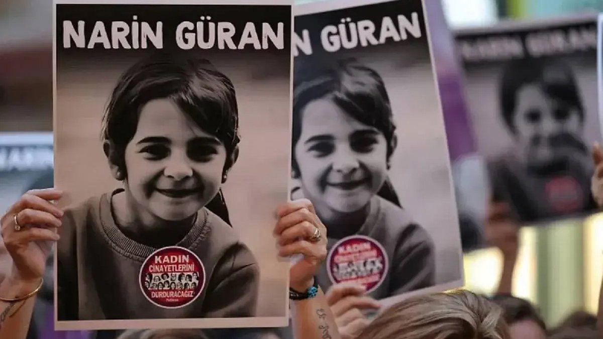 Narin'in boynunda kanama vardı: Talihsiz kız çocuğu elle boğulmuş: Diyarbakır'da, cansız bedenine ulaşılan 8 yaşındaki Narin Güran'ın boğularak öldürüldüğü tespit edilmişti. Ortaya çıkan 'Histopatoloji' raporunun ayrıntıları ortaya çıktı. dlvr.it/TDQFv3