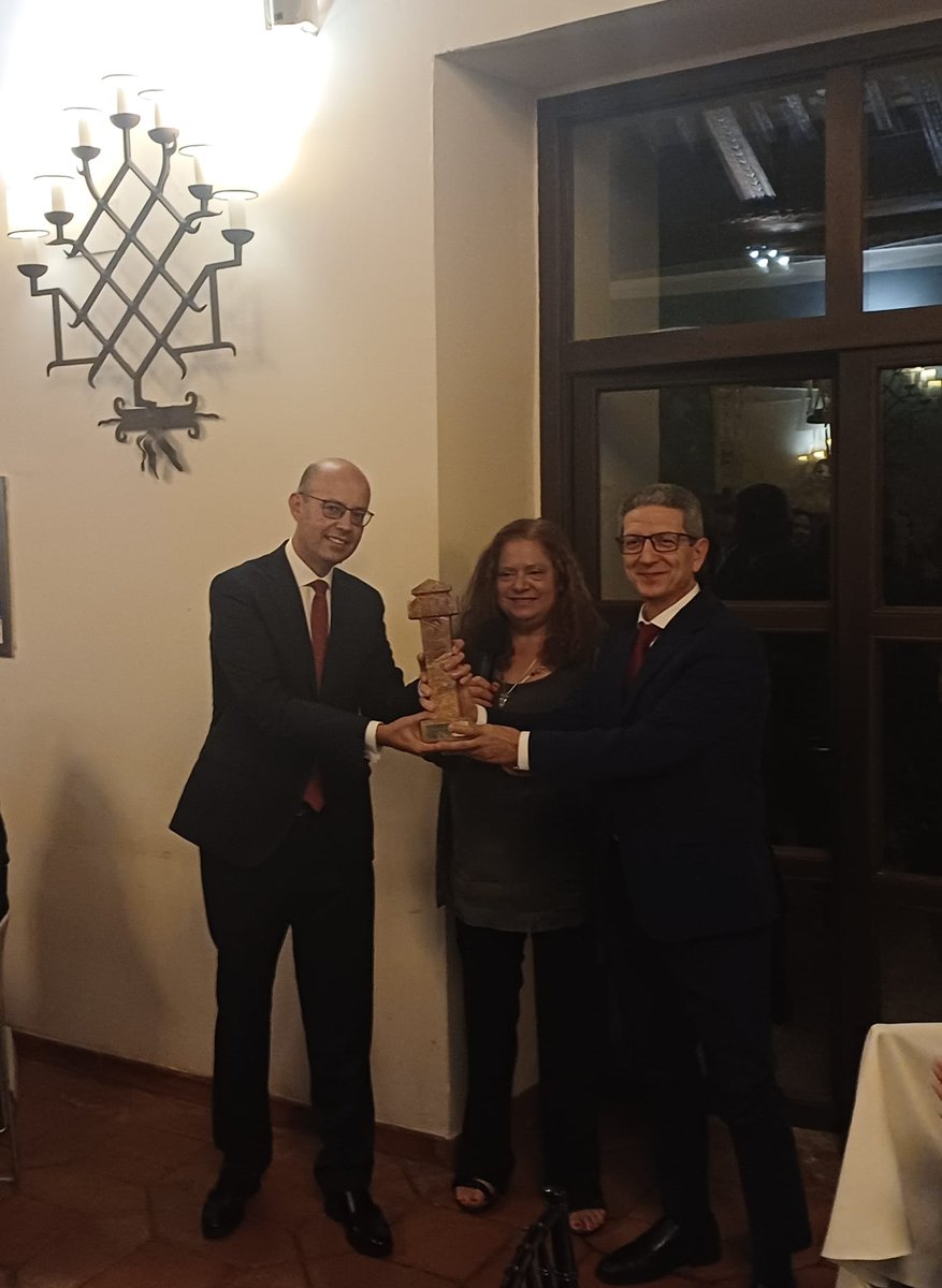 🚀Durante #AEMARK24 su comité organizador, encabezado por <a href="/JA_Mondejar/">Juan Antonio Mondéjar Jiménez</a>, le pasó el testigo de la organización de #AEMARK25 al equipo de <a href="/UMU/">Universidad Murcia</a>, liderado por <a href="/SRuizdeMaya/">Salvador Ruiz d Maya</a>

Todavía con resaca emocional🩵 de #AEMARK24 y ya estamos organizando #AEMARK25

¿Te lo vas a perder?