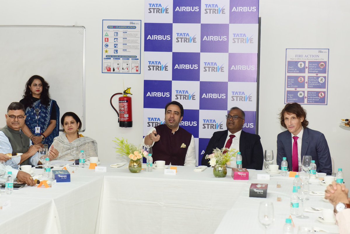 rashmisingh299's tweet photo. Proud to be part of the Tata STRIVE team at the inauguration of the Skill Development Centre in Delhi, in partnership with Airbus. Grateful to Shri Jayant Chaudhary, Minister of State MSDE, for gracing the event.
#SkillDevelopment #TataSTRIVE #Airbus #MSDE https://t.co/r8NutiYK1G