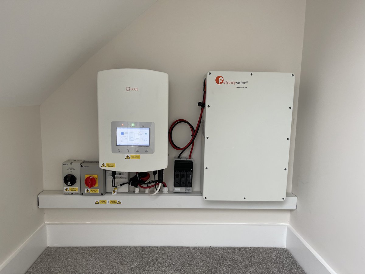 Sunvaultuk's tweet photo. #FelicityESS LFP batteries are now powering 6 new homes by ILA UK Ltd! These energy-efficient homes use FelicityESS LFP batteries, seamlessly integrated with Solis S5 hybrid inverters. A #CleanEnergy solution for #SustainableLiving! 🌞⚡
Get in touch:
https://t.co/RLn3pB3DnE https://t.co/Rmpp04Y9l9