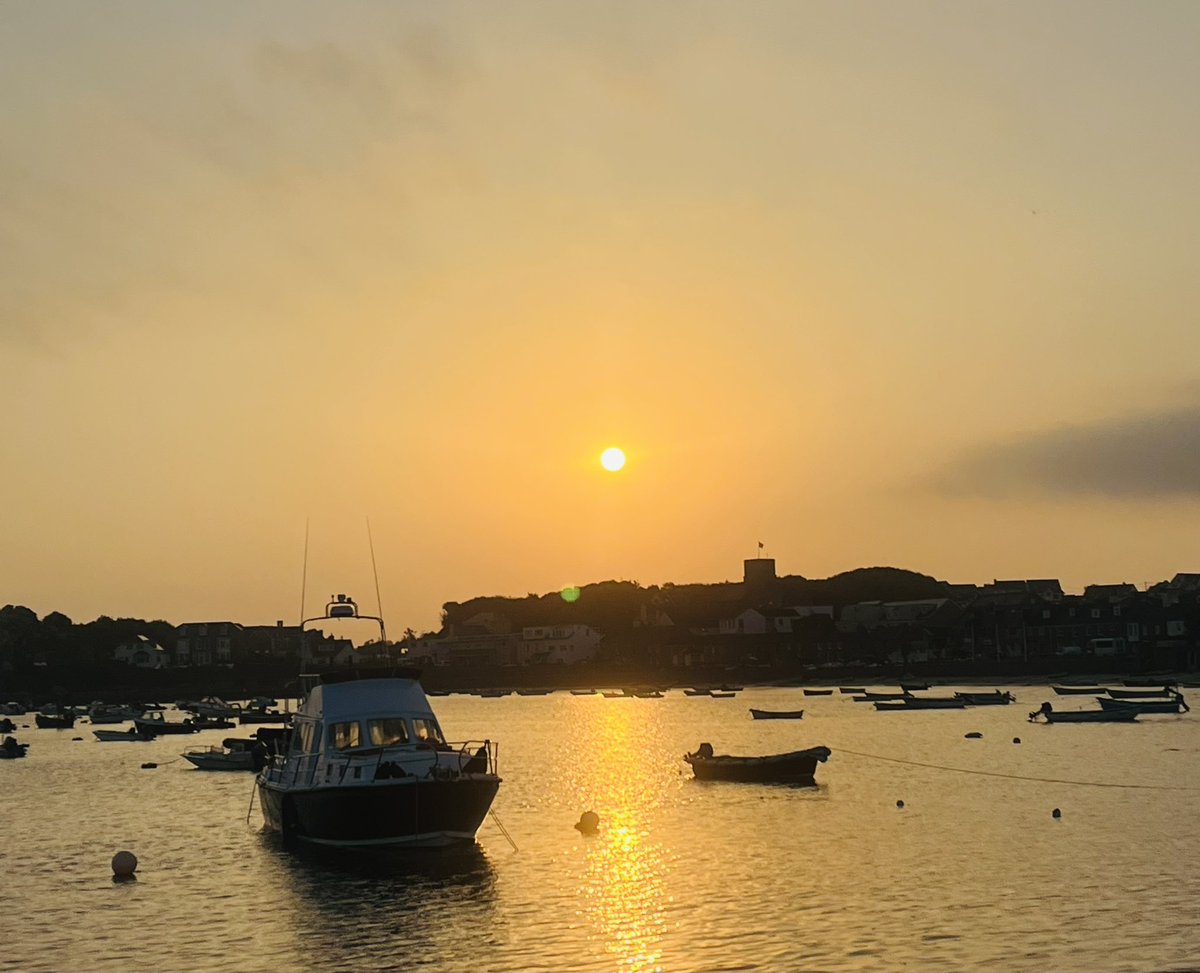 scillygigs's tweet photo. Going to be another cracking day ☀️#beenbetterthanthesummer #notreadyforwinter #GoodMorning https://t.co/I8mZv6NzFB