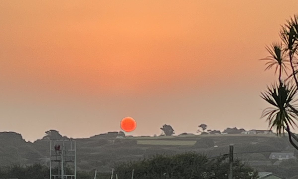 scillygigs's tweet photo. Going to be another cracking day ☀️#beenbetterthanthesummer #notreadyforwinter #GoodMorning https://t.co/I8mZv6NzFB