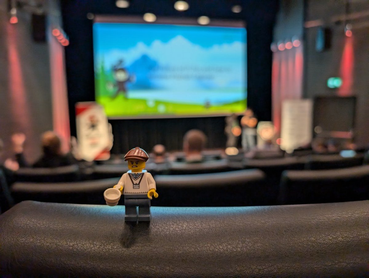 Here at the #WPNinjaS, ready for the "Future of IT Pro and how to become Prompt Engineer" session with <a href="/BelaLior/">Lior Bela</a> and Lavanya Lakshman.