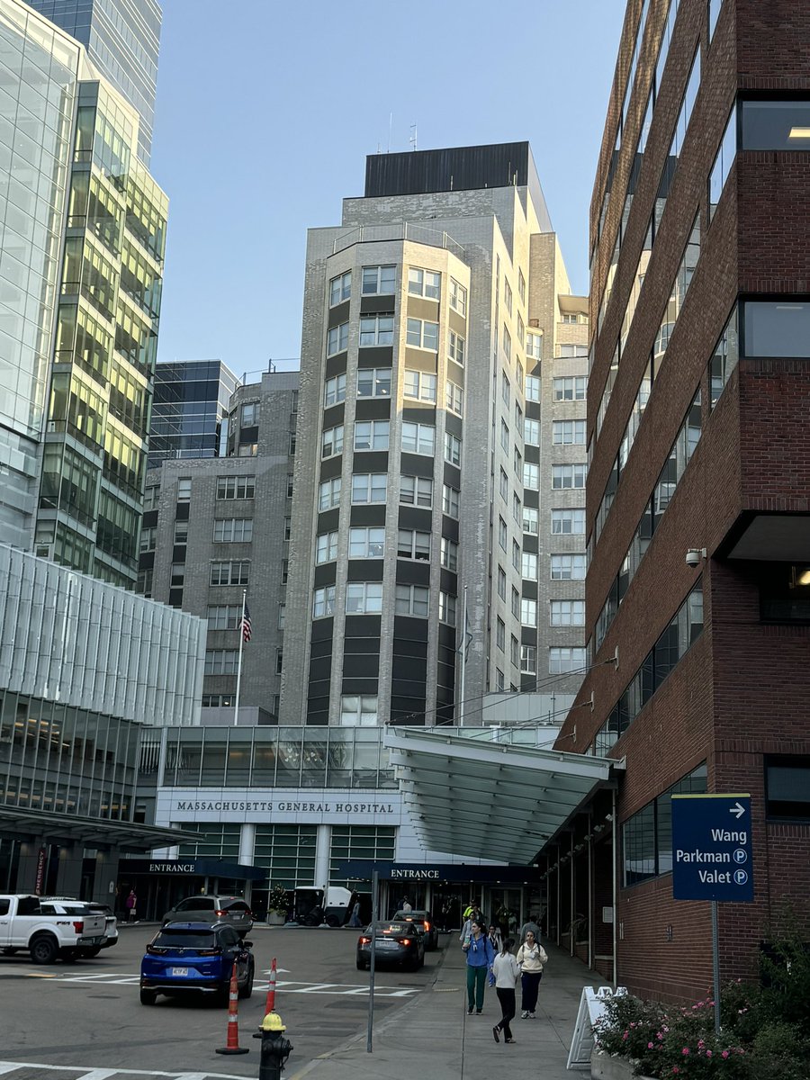 reshmajagsi's tweet image. This week, I returned to both @MGHMedicine and @UniofOxford, where I’m serendipitously housed in the same building as when I was a @MarshallScholar. Seeing old friends, making new ones, and visiting as a professor these places where I once studied is a surreal privilege.