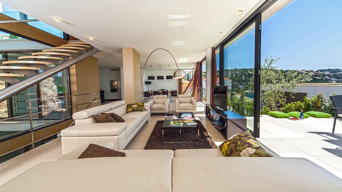 Escapiancom's tweet photo. Ready for the ultimate getaway? 🌴 Dive into luxury at Villa Golden Rays 4 in beautiful Primošten. Indoor pool, stunning views, and pure relaxation await! ✨ Check it out 👉 Villa Golden Rays 4 https://t.co/HQTW4iNpK5 #TravelGoals #LuxuryLifestyle #VacationVibes https://t.co/EiwQSle18p