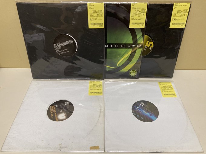diskunion_dkp's tweet photo. 【TECHNO中古新入荷 #DETROIT】
重鎮勢ぞろい!!
DERRICK MAY, CARL CRAIG, ROBERT HOOD等々、デトロイトテクノ関連12"が一挙入荷。
https://t.co/3dctI9fKVh
#du入荷 #DetroitTechno #DerrickMay #JuanAtkins #KevinSaunderson #CarlCraig #RobertHood #OctaveOne https://t.co/2foXDmYqCX