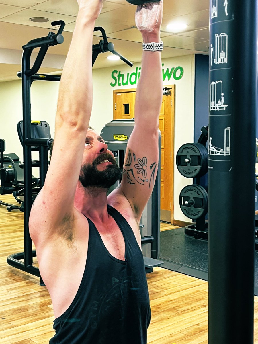 TimmyLDN's tweet image. Thursday #PTSession #CloseGripPullDowns #Gym #GymMotivation Showing off my shoulder &amp;amp; chest pump 💪🏼👟🥵