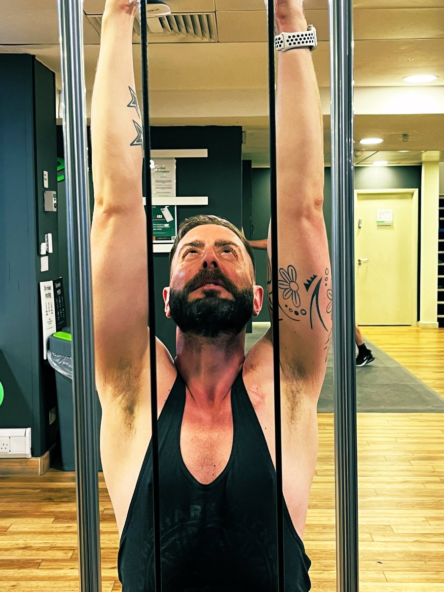 TimmyLDN's tweet image. Thursday #PTSession #CloseGripPullDowns #Gym #GymMotivation Showing off my shoulder &amp;amp; chest pump 💪🏼👟🥵