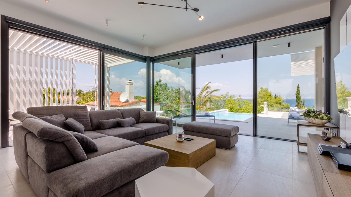 Escapiancom's tweet photo. Immerse yourself in luxury at Villa Pax, where dreams become reality in the heart of Sutivan, Brač. Discover breathtaking views, serene moments, and ultimate comfort. 🌅✨ Book your escape now and elevate your vacation experience. 🌟🏡

https://t.co/bHrThssddP https://t.co/vy33k44niM