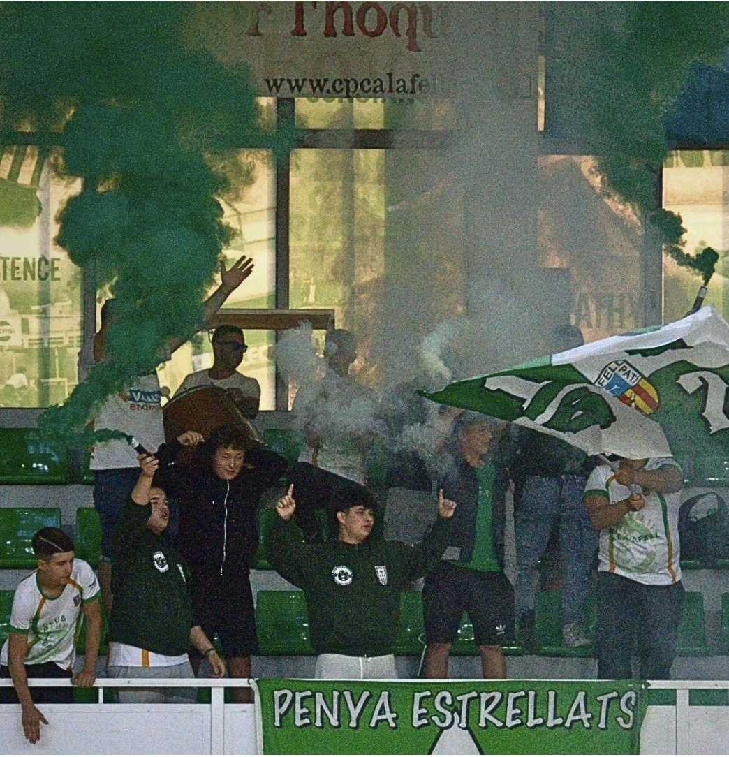 🏆🏑 Lliga Catalana Masculina.
Desprès del <a href="/VicHoqueiClub/">Vic Hoquei Club</a> 2 <a href="/cpcalafell/">ClubPatíCalafell</a> 6 d'ahir, Calafell i <a href="/cpvoltrega/">Club Patí Voltregà-Movento Stern</a> es jugaran divendres ⏰20 :30 el passe a la final
1.- <a href="/cpcalafell/">ClubPatíCalafell</a>     6 punts
2.- <a href="/cpvoltrega/">Club Patí Voltregà-Movento Stern</a>   4 punts
📷 #hoqueigreen