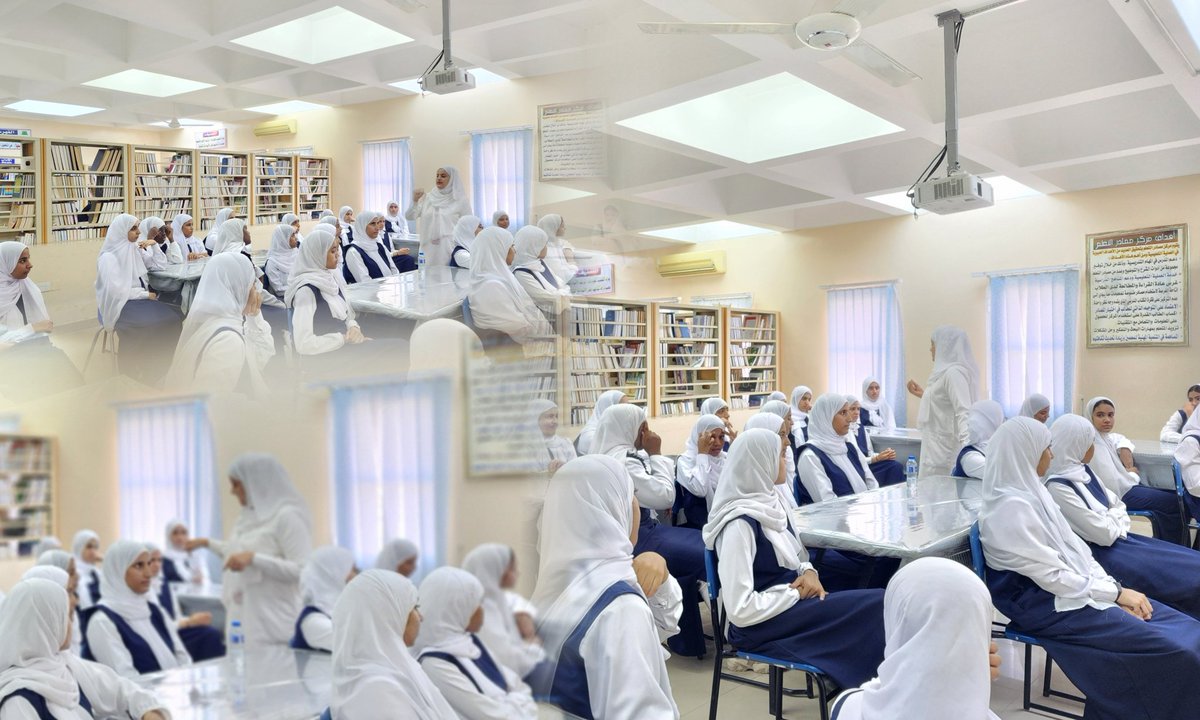 جانب من حصة توعية عن النظافة الشخصية لطالبات الصف تاسع ثاني من تقديم علياء القنوبية ممرضة صحة مدرسية وصفية المنورية أخصائية الأنشطة بالمدرسة. 
#فعاليات_تعليمية_شمال_الباطنة 
#تعليم_مستدام