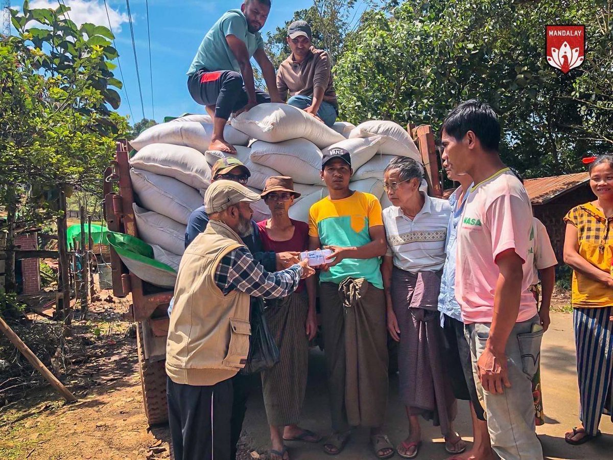 MizzimaNews's tweet photo. မိုးကုတ်ဒေသခံများကို ဆန်နှင့်ငွေကြေး MDY PDF ထောက်ပံ့
ပုံအညွှန်း- မိုးကုတ်ဒေသခံများကို ဆန်နှင့်ငွေကြေးများ ထောက်ပံ့စဉ် (Photos- MDY PDF)
#မိုးကုတ်မြို့
#MDY_PDF
#စစ်ဘေးရှောင်များအားထောက်ပံ့မှု
Website Link >> https://t.co/f0caTP6rnm
----------------------------------------- https://t.co/U5ckvccVIk