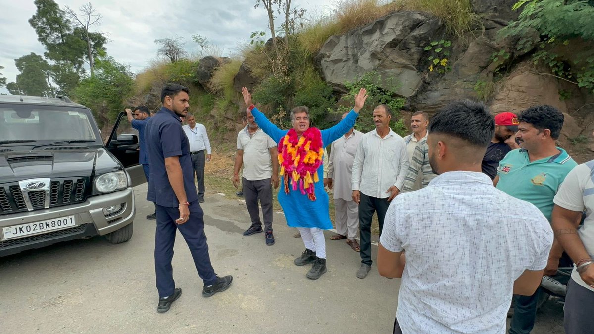 RavinderRaina's tweet photo. Campaign in #Phalli 🙏
Nowshera Constituency https://t.co/gUZdKfU5rr