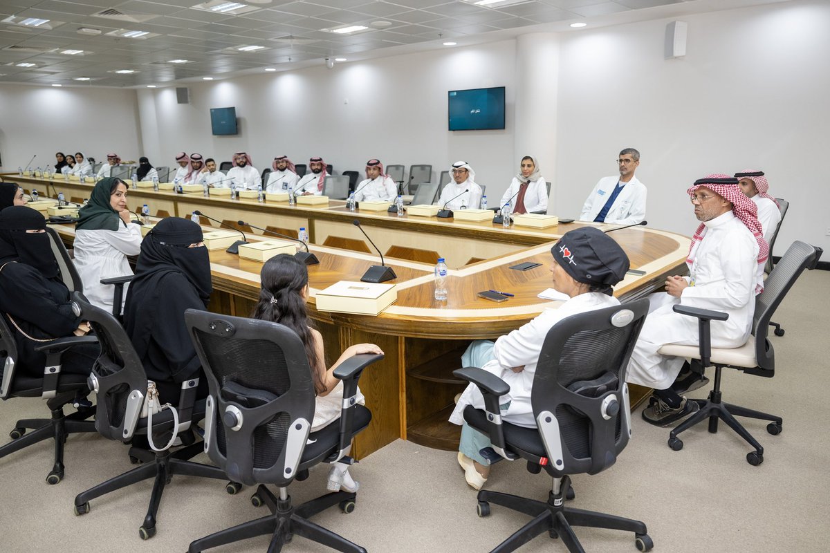 ksumedicalcity's tweet photo. من منطلق تحقيق الرعاية المرتكزة حول المريض تم عقد اللقاء الافتتاحي للمجالس الاستشارية في #المدينة_الطبية_الجامعية بـ #جامعة_الملك_سعود بحضور قيادات المدينة الطبية وممثلي المرضى وأسرهم للتعريف بالمبادرة وأهدافها. https://t.co/dYe8avSwoR