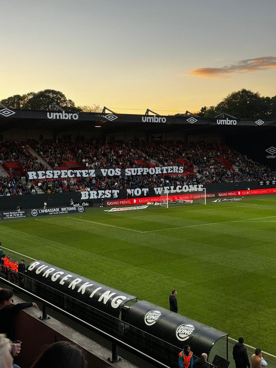 eag_infos's tweet photo. LIGUE DES CHAMPIONS DAY : BREST NOT WELCOME
En ce jour si spécial pour nous, supporters Guingampais, rappelons une seul chose : L’histoire européenne à Roudourou appartient seulement à l’En Avant Guingamp ! ⚡️
Seulement Guingamp.
BREST NOT WELCOME
#brestnotwelcome #ldc https://t.co/2A7BGZOB3r