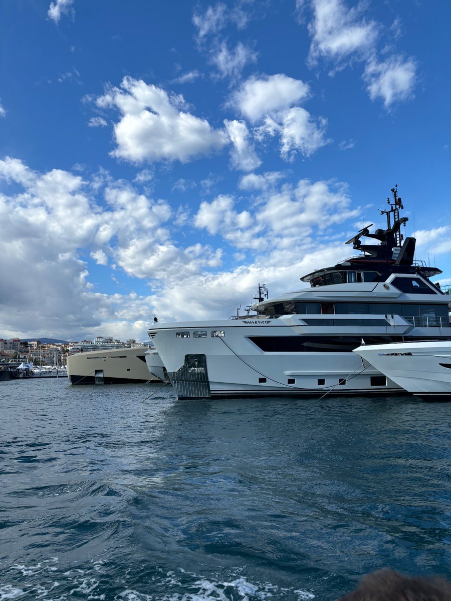 [natura] Un’escursione in mare 🌊a Cannes verso le isole Lerins .
Da visitare l’isola di Saint-Honorat e Sainte-Marguerite #ExploreFrance <a href="/VisitCotedazur/">Côte d'Azur France</a> <a href="/villecannes/">Cannes</a>