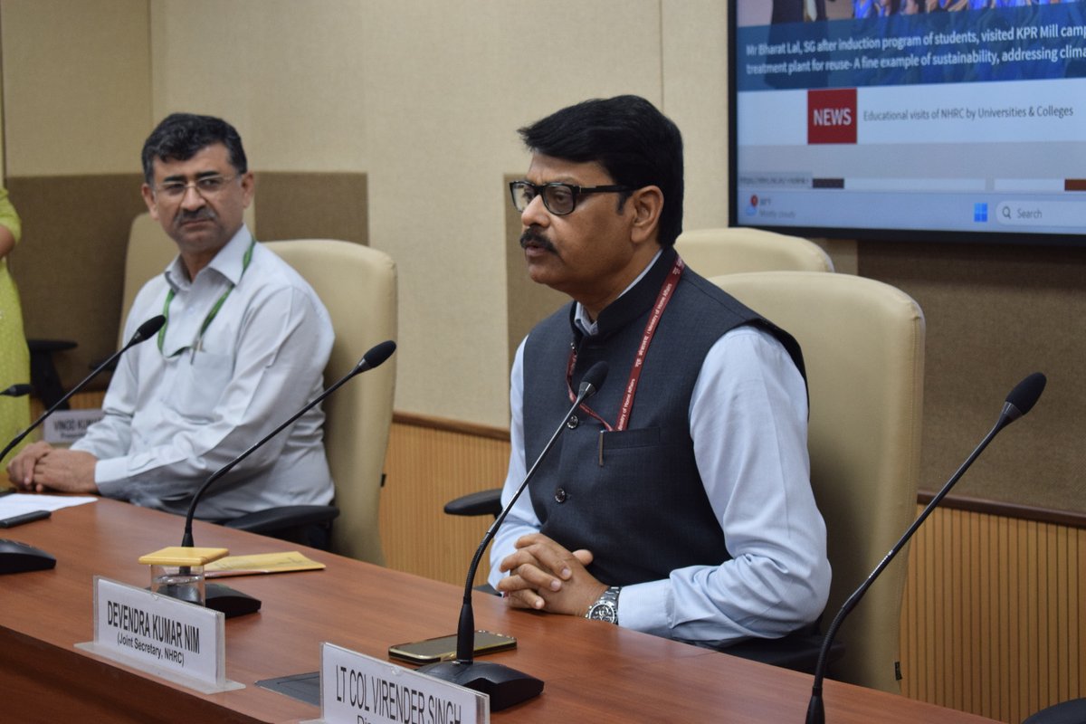 India_NHRC's tweet photo. Today, 46 students and faculty members from Jamia Millia Islamia, New Delhi visited NHRC. Led by JS, Shri Devendra Kumar Nim, they were briefed by the senior officers about the PHR Act, the functioning of various divisions of the Commission and its Complaints Management system. https://t.co/poejKRFBJ2