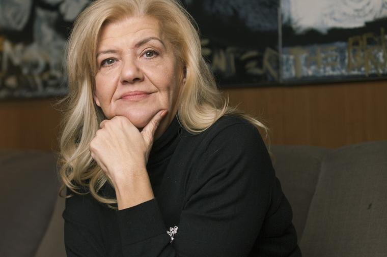 “al' uspela sam, zar ne
da me svi zaborave
pa i ti.” 
VELIKA Marina Tucaković
