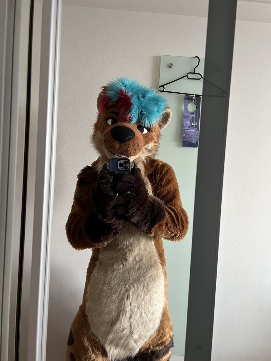 Ready 2 Suit at #Eurofurence28 
Come and say hello ^-^ 🦦
