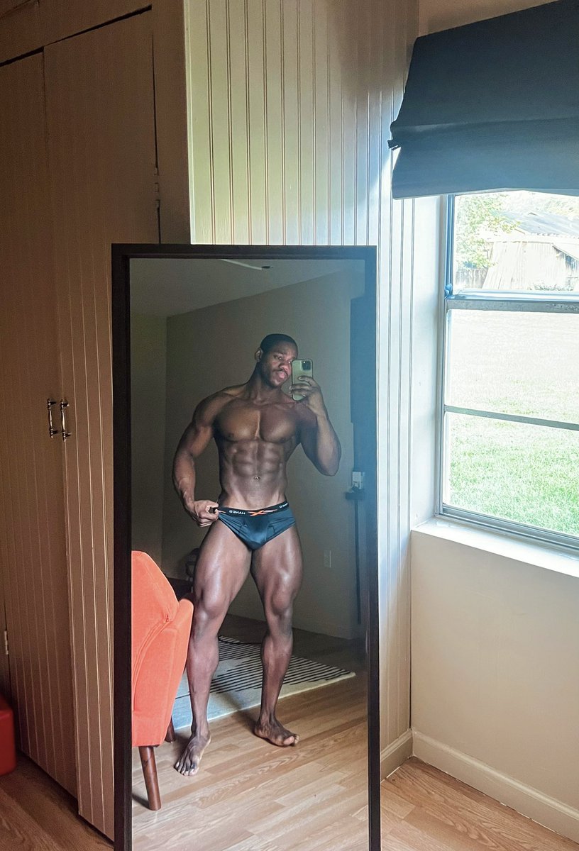 2Bi_as's tweet photo. Lucky neighbors : current  morning physique 🔥 https://t.co/y8mYlrGk8z