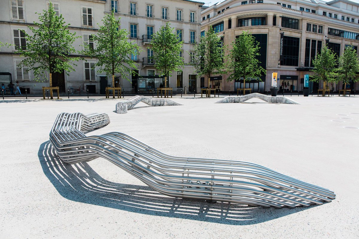 CYRIA_Design's tweet photo. 💡Versatility redefined
The BW# modular public bench on https://t.co/UaZJk2pCT8 questions the function of the urban object. With a bold and resolutely modern design, which does not leave anyone indifferent, it offers a playful approach.
#outdoorfurnituredesign #streetfurniture https://t.co/SOvLko7ZUg