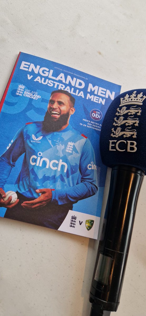 Match 1 of the Metrobank one day series <a href="/englandcricket/">England Cricket</a> <a href="/CricketAus/">Cricket Australia</a> 🎤🎙️with lots of bowling changes 😝