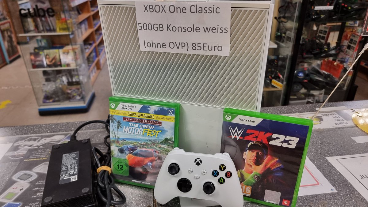 Powergames211's tweet photo. Ankauf XBOX One Classic 500GB Konsole weiss (ohne OVP) 85Euro
#xbox #xboxone #xboxonecontroller #xboxonegamer #xboxonegaming #xboxoneclassic #xboxcontroller #xboxonecontroller #gameshop #videogameshop #powergames https://t.co/zeTvacRw9Z