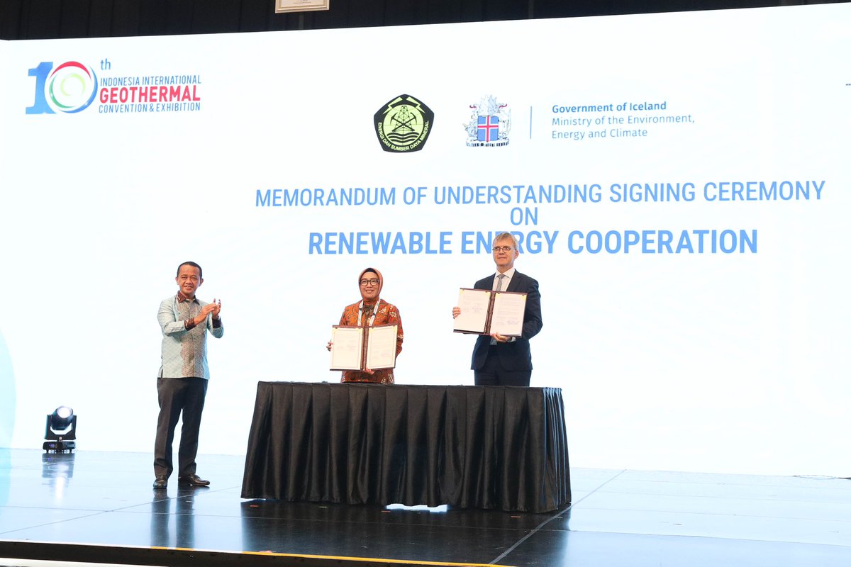 stefanhaukurj's tweet photo. Excited to strengthen ties and work together towards a sustainable future through geothermal and other clean energy initiatives. Proud to sign an MoU between Iceland and Indonesia at #IIGCE, marking a new chapter in our renewable energy cooperation. #RenewableEnergy #Geothermal https://t.co/tc3CkAw3Jm