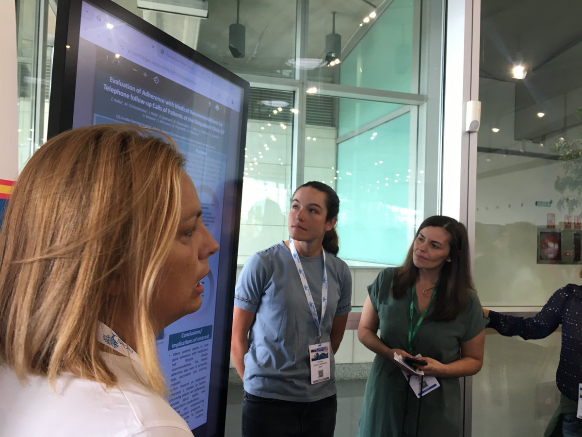 CAvgerinou's tweet image. Excellent poster session chaired by @EllenVlaeyen and Karmele @EuGMSSociety #EuGMS2024 - Maria Nicolaou presented results of a telephone follow up outpatient programme for older people in Greece