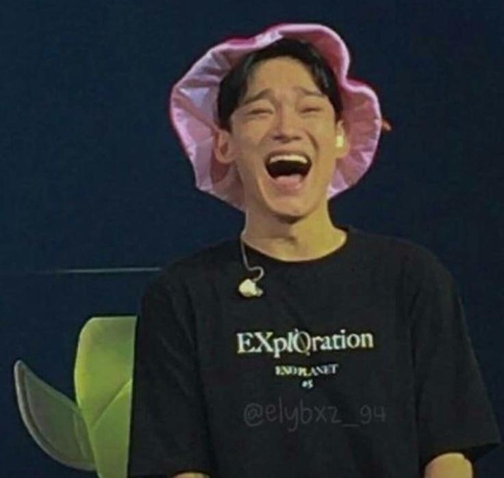 D-3 #CHENllenge ⚘ —⁠☆ Post your favorite photos/gifs of #CHEN smiling ...
