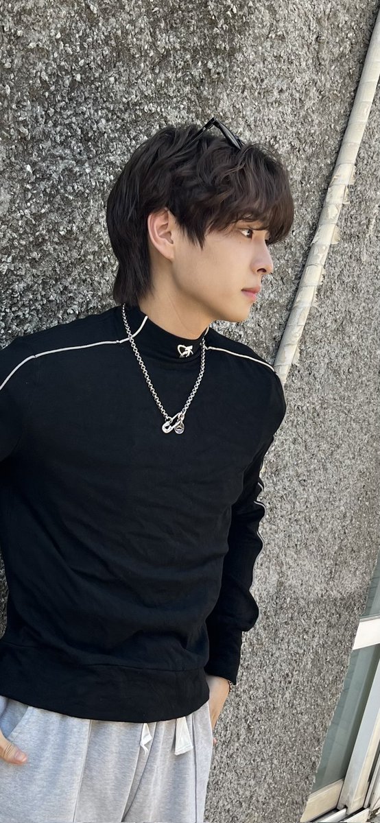 GHOST9OFFICIAL's tweet photo. 오랜만이에요🫣

#LEEKANGSUNG #이강성 https://t.co/riF7Tzfr2P