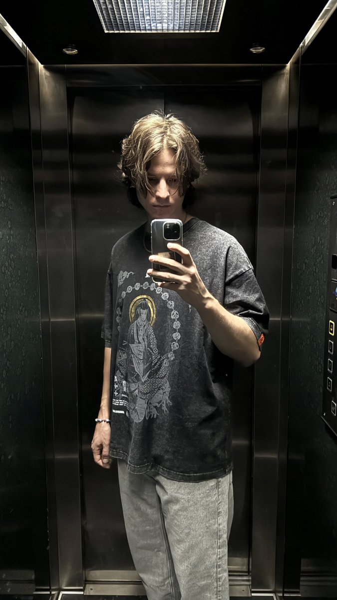 Наконец-то живу в доме с лифтом, в котором можно делать лифто-селфи