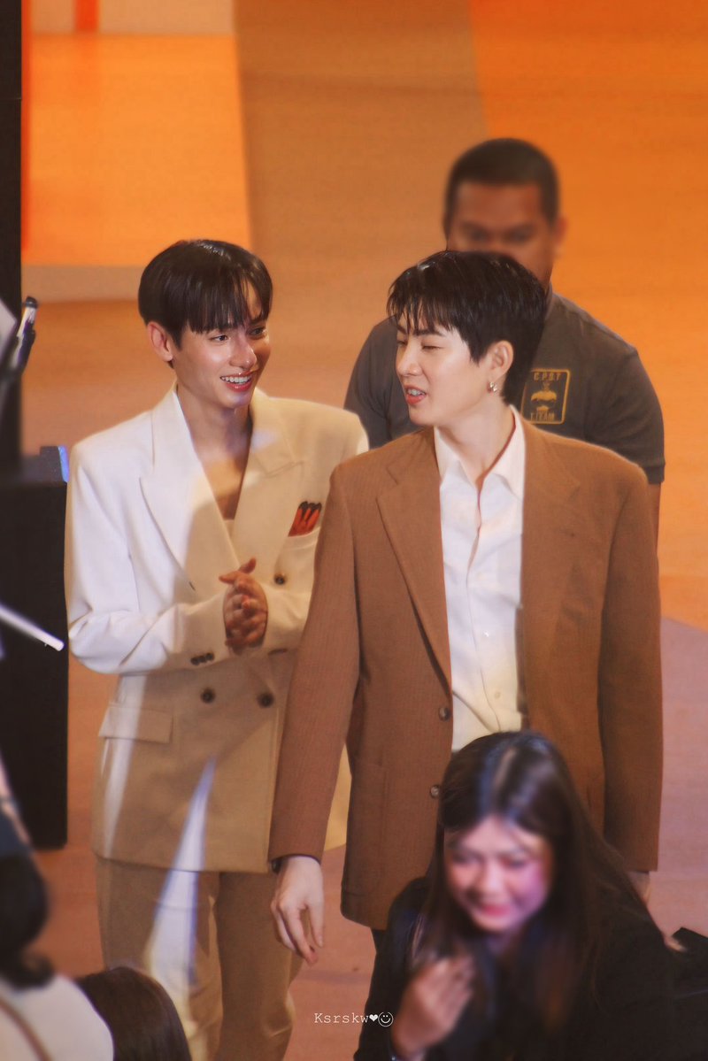 opgannes's tweet photo. idih si bucin, jalan tuh ngadep depan
#SCExpressStation #SCxOFFGUN #SCxRITZ https://t.co/WpCPUiG1Ba