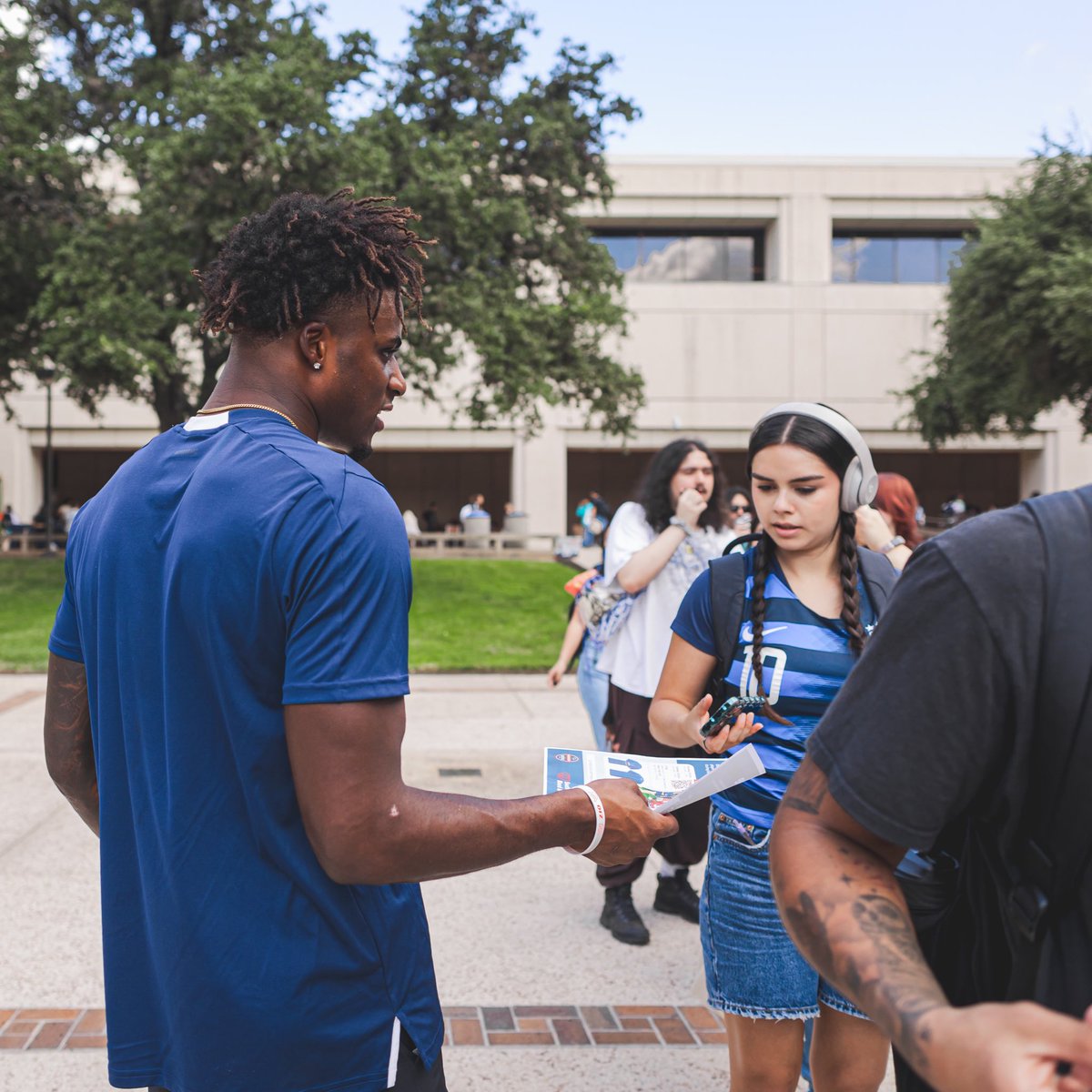 UTSA Football 🏈 (@utsaftbl) on Twitter photo 🗣️Get your birds up and roll your sleeves up!
This Monday & Tuesday our friends at <a href="/SouthTexasBlood/">South Texas Blood & Tissue</a> are having a blood drive to honor the memory of Bryce Wisdom. 🧡
One donation = a life saved. As if that isn’t enough motivation, you also get a free T-Shirt!
Sign up here: 🗣️Get your birds up and roll your sleeves up!
This Monday & Tuesday our friends at <a href="/SouthTexasBlood/">South Texas Blood & Tissue</a> are having a blood drive to honor the memory of Bryce Wisdom. 🧡
One donation = a life saved. As if that isn’t enough motivation, you also get a free T-Shirt!
Sign up here: