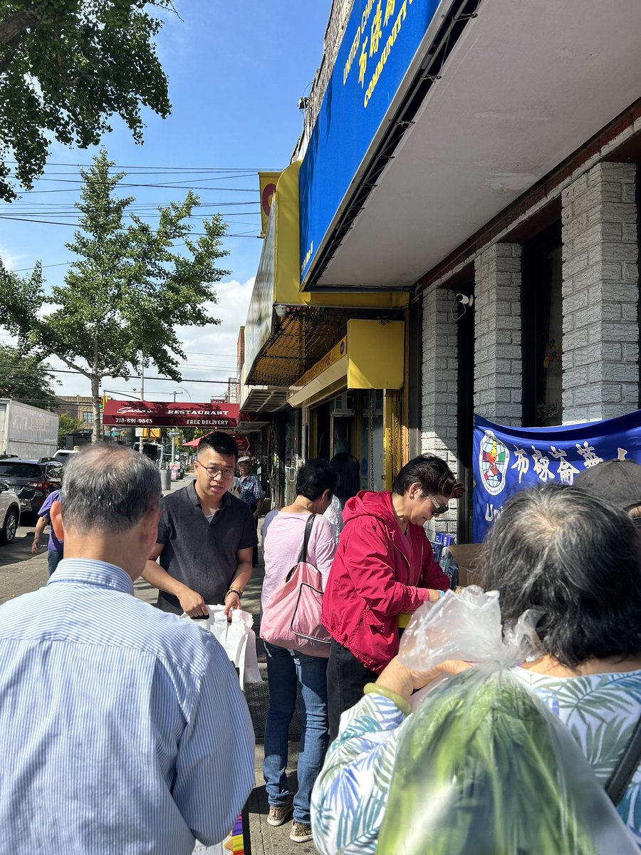 We had a Moon Cake Distribution event at both Sheepshead Bay Branch and Bensonhurst Branch!🎉Thank you to everyone who participated in our Moon Cake distribution event! We’re delighted to have been able to share this special tradition with our community.

#MidAutumnFestival