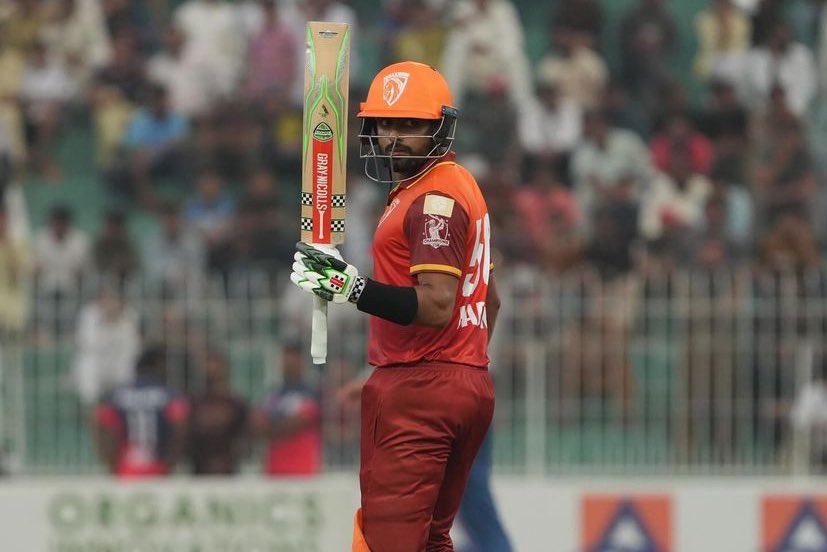 NehanNotebook's tweet photo. Babar Azam has been the leading run-scorer for the Stallions in all 3 matches so far. The 2nd highest run-scorer in the tournament overall (After Kamran Ghulam). He's scored another fifty.

Well played, Babar Azam. 👑
Hasn't disappointed the packed crowd of Faisalabad! 🙌❤️ https://t.co/cDVYp34kep