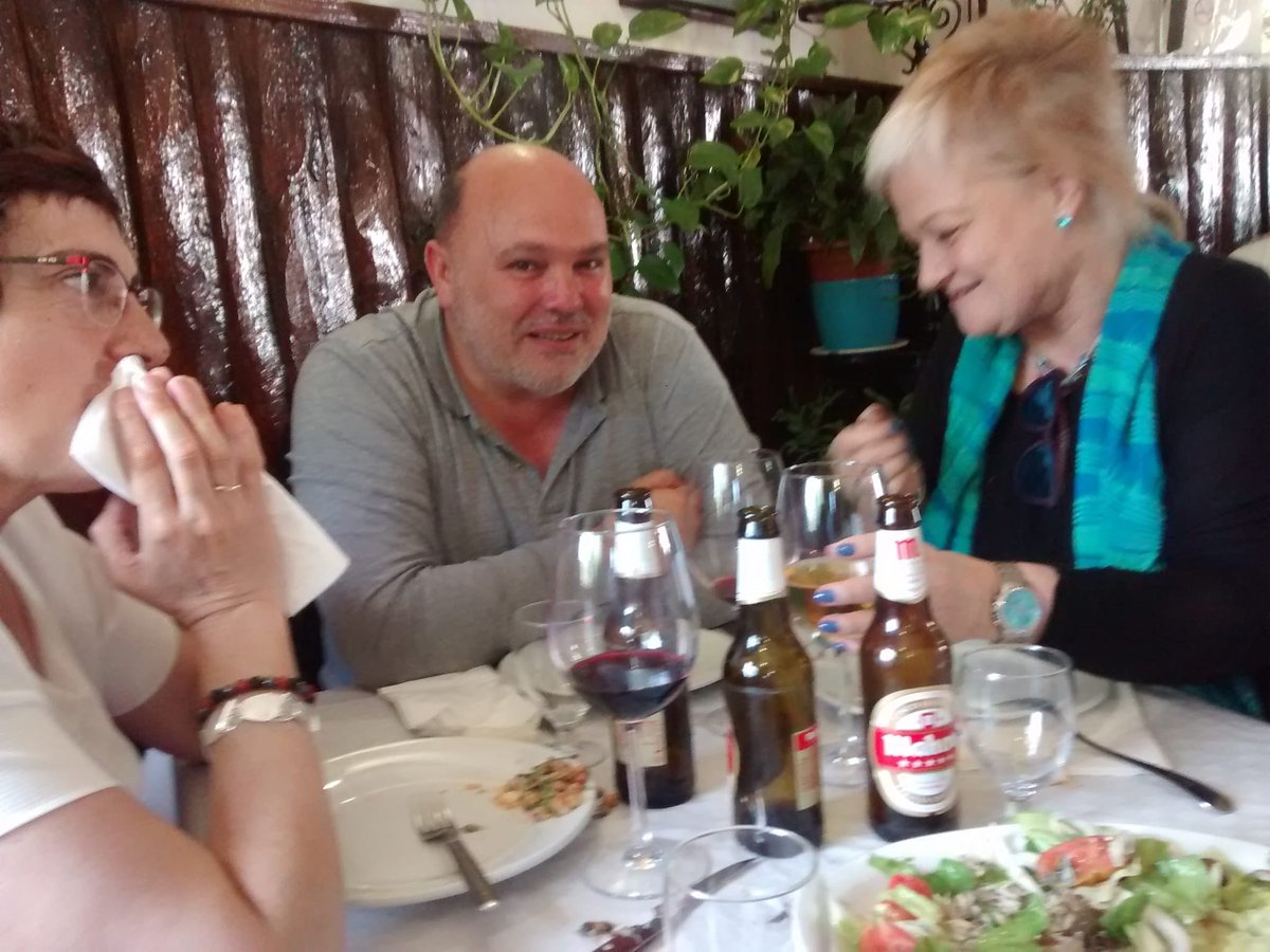 carmeniglesiasb's tweet photo. Cierto #UnoAhoraMenosEnCanarias su escuela pública despide hoy a un gran profesional #jhergony
 humano, ecuánime, comprometido y amigo de la vida. Gracias por estar conmigo en momentos oscuros y siempre que te he necesitado @jhergony 
Una lástima que nos separen tantos km.😘😘😘 https://t.co/rLch1KkxOz