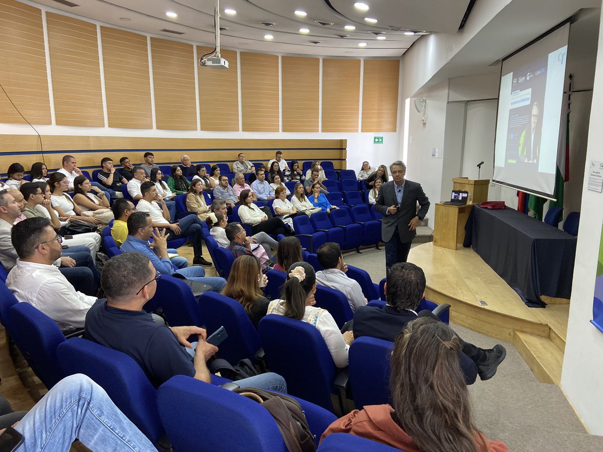 CCManizales's tweet photo. Damos inicio al evento 👉 “Cómo mantener vigente la estrategia en entornos dinámicos”👉 un espacio para proporcionar herramientas y estrategias que ayuden a los empresarios a adaptarse y sobresalir en un mundo en constante cambio🎉🎉
#ComunidadCluster 
#ClubDeAfiliados
 #CCMPC https://t.co/3d5ejpHR1Z