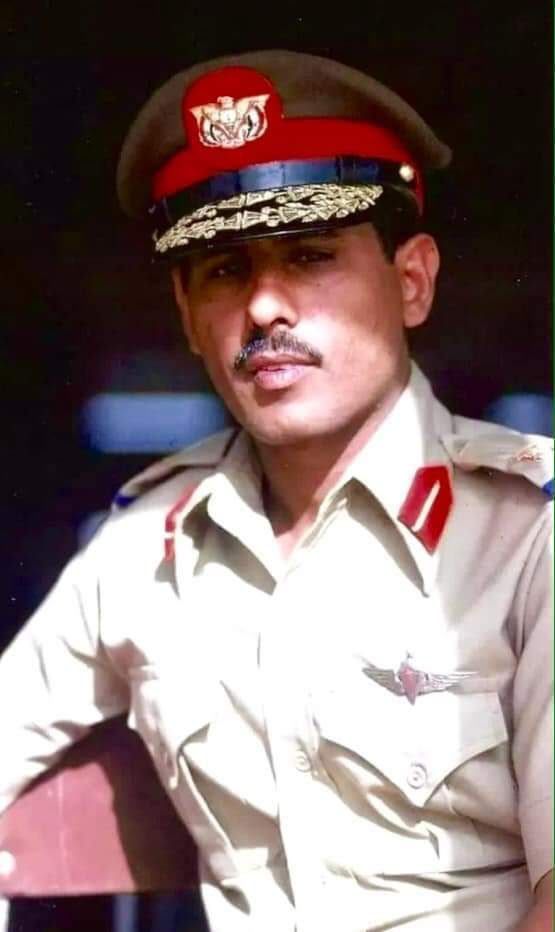 جبهة 13 يونيو تم إنشاؤها في عام 1975

جبهة 13 يونيو كان يترأسها القائد عبدالله عبدالعالم عضو مجلس القيادة لحركة 13 يونيو التصحيحية 1974 و قائد قوات المظلات و تم تشكيلها في عام 1975 في #صنعاء بعد 27 ابريل 1975 و الذي تم فيه اسقاط مراكز القوى التقليدية و إعلانه عيد للجيش في