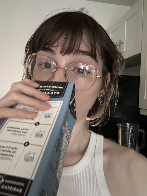 Watch Claire Gemini ♊🔞's leaked NSFW photo on TwXstars