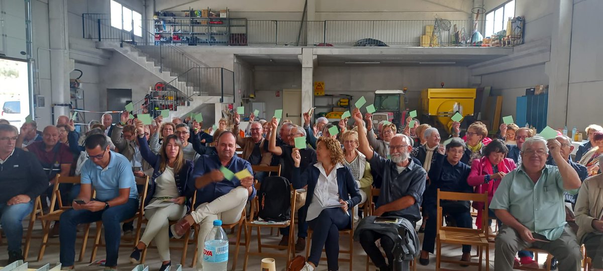 📅Aquest 19 de setembre hem participat en la 20𝙖 𝙏𝙧𝙤𝙗𝙖𝙙𝙖 𝙙'𝘼𝙨𝙨𝙤𝙘𝙞𝙖𝙘𝙞𝙤𝙣𝙨 𝙙𝙚 𝙂𝙚𝙣𝙩 𝙂𝙧𝙖𝙣 𝙙𝙚 𝙡𝙚𝙨 𝙂𝙖𝙧𝙧𝙞𝙜𝙪𝙚𝙨, exposant els reptes i oportunitats de l'envelliment en el món rural. 
#EnvellimentActiu #GentGran #MónRural #LesGarrigues #Comunitat