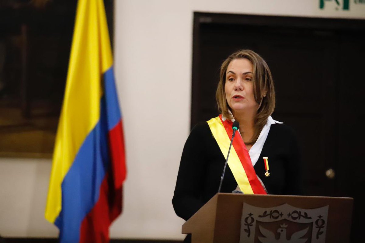 El Concejo de Bogotá, con la concejal Sandra Forero, otorgó al <a href="/CESA_edu/">CESA</a> la Orden Civil al Mérito José Acevedo y Gómez en el Grado de Gran Cruz por nuestros #50AñosCESA. Este reconocimiento reafirma nuestro compromiso de formar líderes empresariales que transforman Bogotá y el