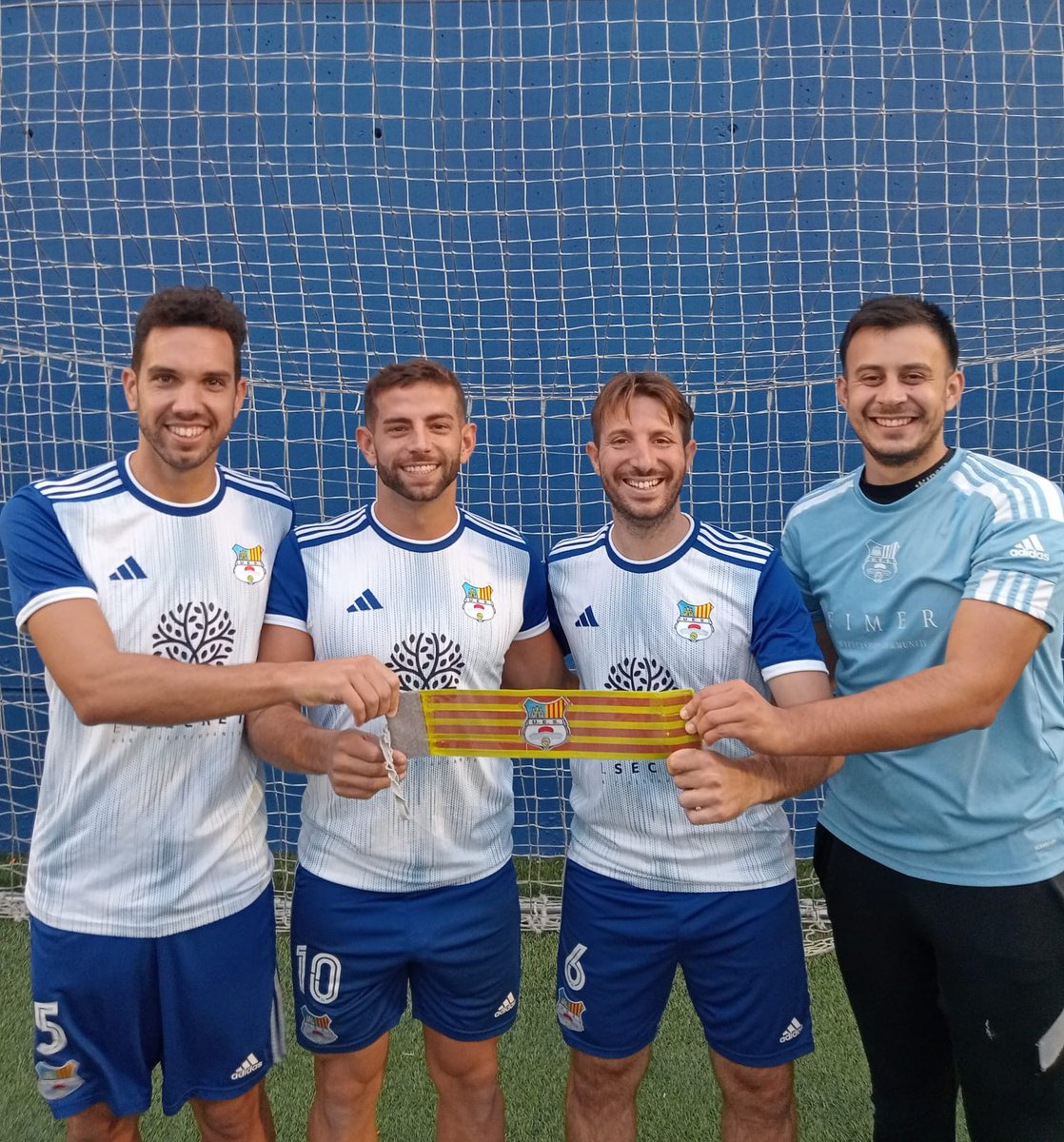 ⚪️🔵 ©️Els nostres capitans del primer equip per a aquesta temporada: 
⚔️  Geri - 1r Capità  
🎩  Sacris - 2n Capità  
💃🏼  Over - 3r Capità  
🛡️  Lucas - 4t Capità

Els nostres líders dins i fora del camp! 💪🏼

#somsitges