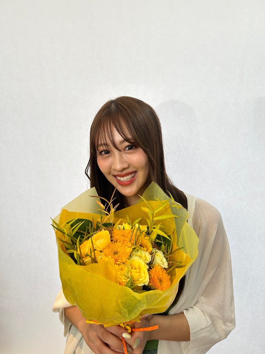 lol_avex's tweet image. ˗ˏˋ 撮影オフショット公開📸 ˎˊ˗
Abemaで放送中のTimeTreeのCMにmocaが出演しています!✨️
撮影の裏側を撮影したのでお届けします🤭
笑顔溢れる楽しいCM撮影でした♪
 @TimeTreeApp_JP 
@lol_moca 
 #lol  #エルオーエル
 #timetree  #cm撮影 
 #moca