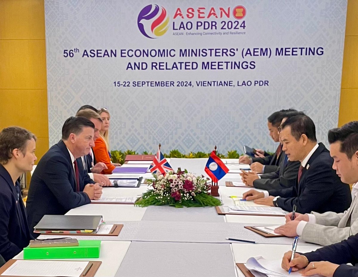 SarahTiffinUK's tweet photo. Delighted that the UK’s Minister for Trade Policy and Economic Security @D_G_Alexander attended the ASEAN Economic Ministers meeting in Laos.

He engaged in discussions on deepening UK trade economic partnerships with @ASEAN member states.  🤝🇬🇧🌏 https://t.co/MExRfxeWv1