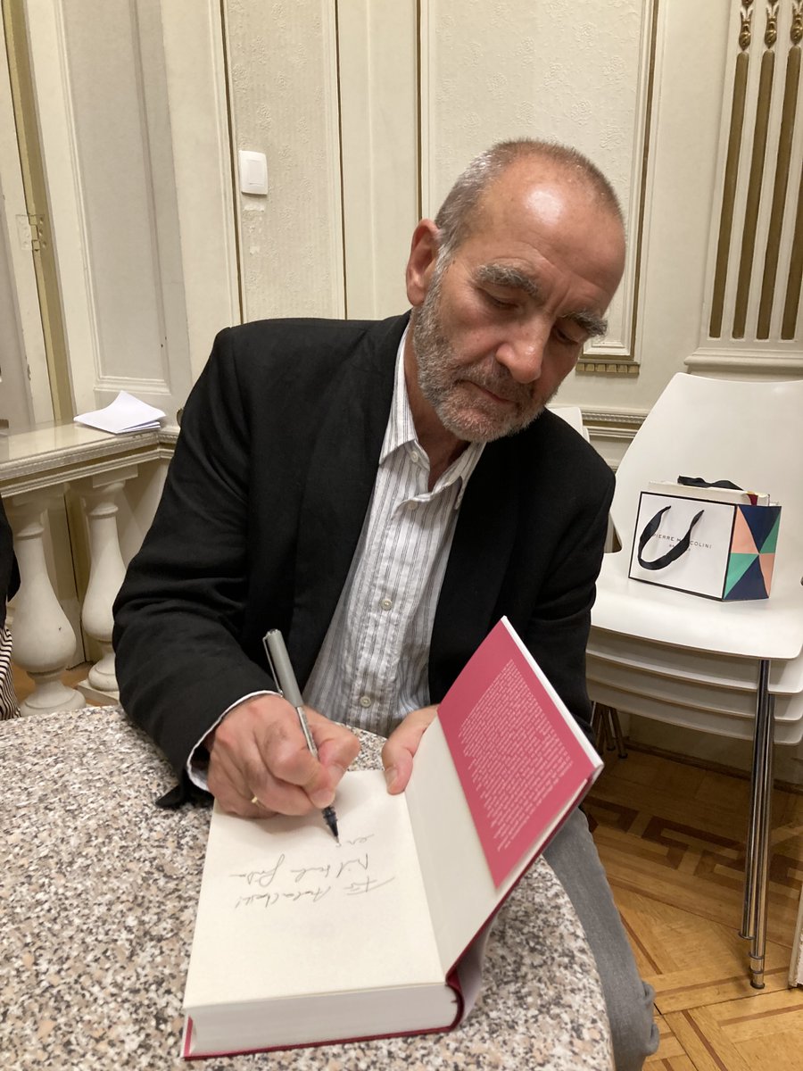 Buchpräsentation und Lesung „Vier Schwestern“: Der 🇦🇹 Autor Ernst Strouhal gab anhand des lebhaften Briefverkehrs der vier Benedikt-Schwestern einen Einblick in eine große Wiener Familiengeschichte des 20. Jhdts.
#Wien Haus #Brüssel 
<a href="/hanserliteratur/">Hanser Literatur</a> 
#AustriaKulturInternational